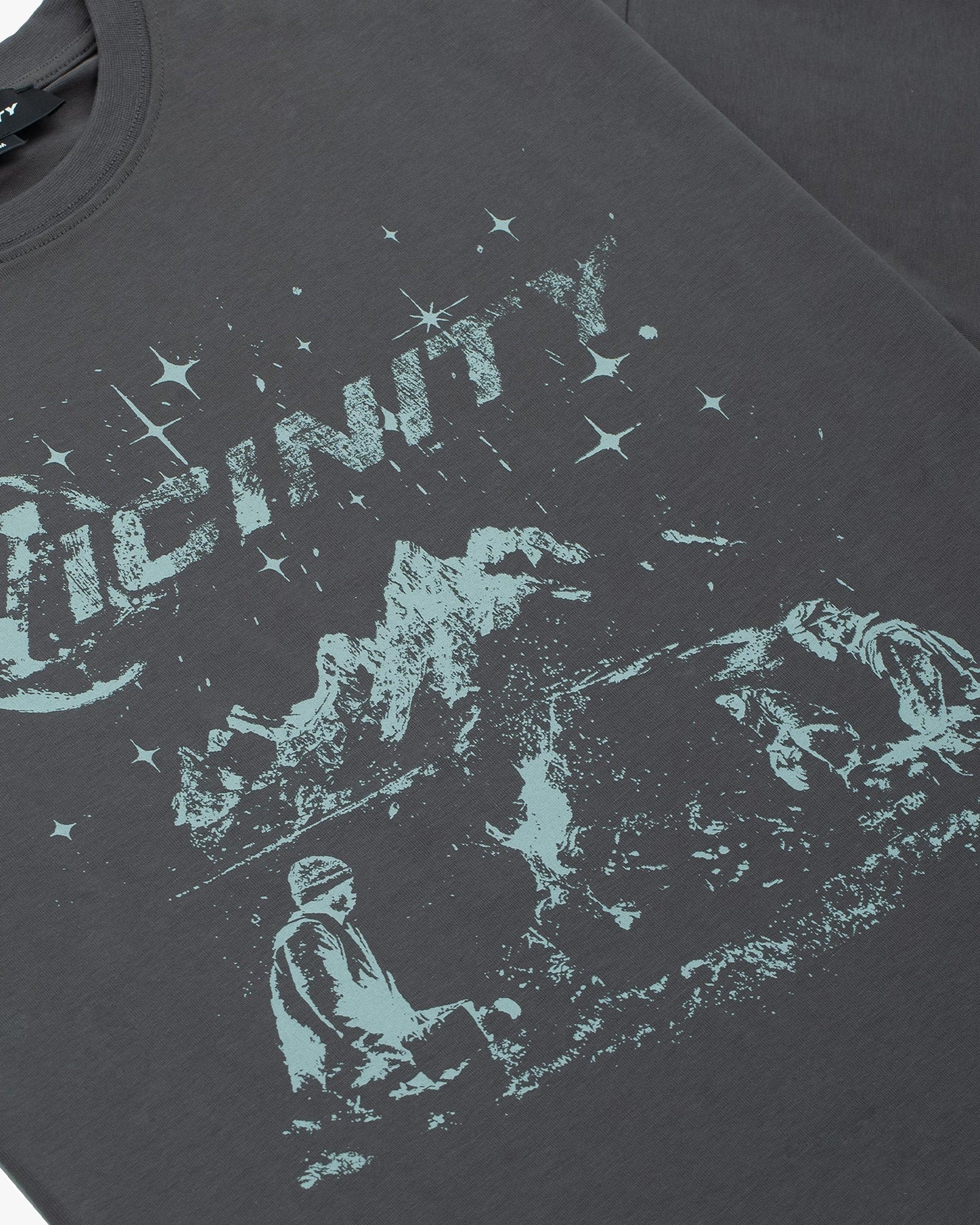CAMPFIRE TEE DARK GREY - Image 5
