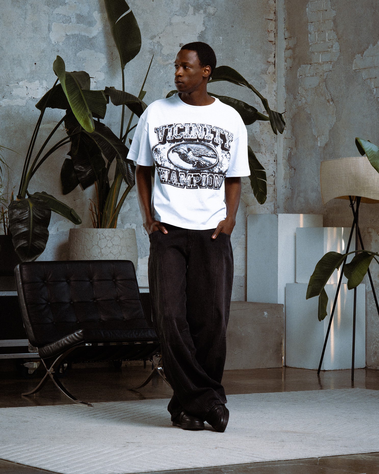 CHAMP EMBLEM TEE BLACK/WHITE - Image 2