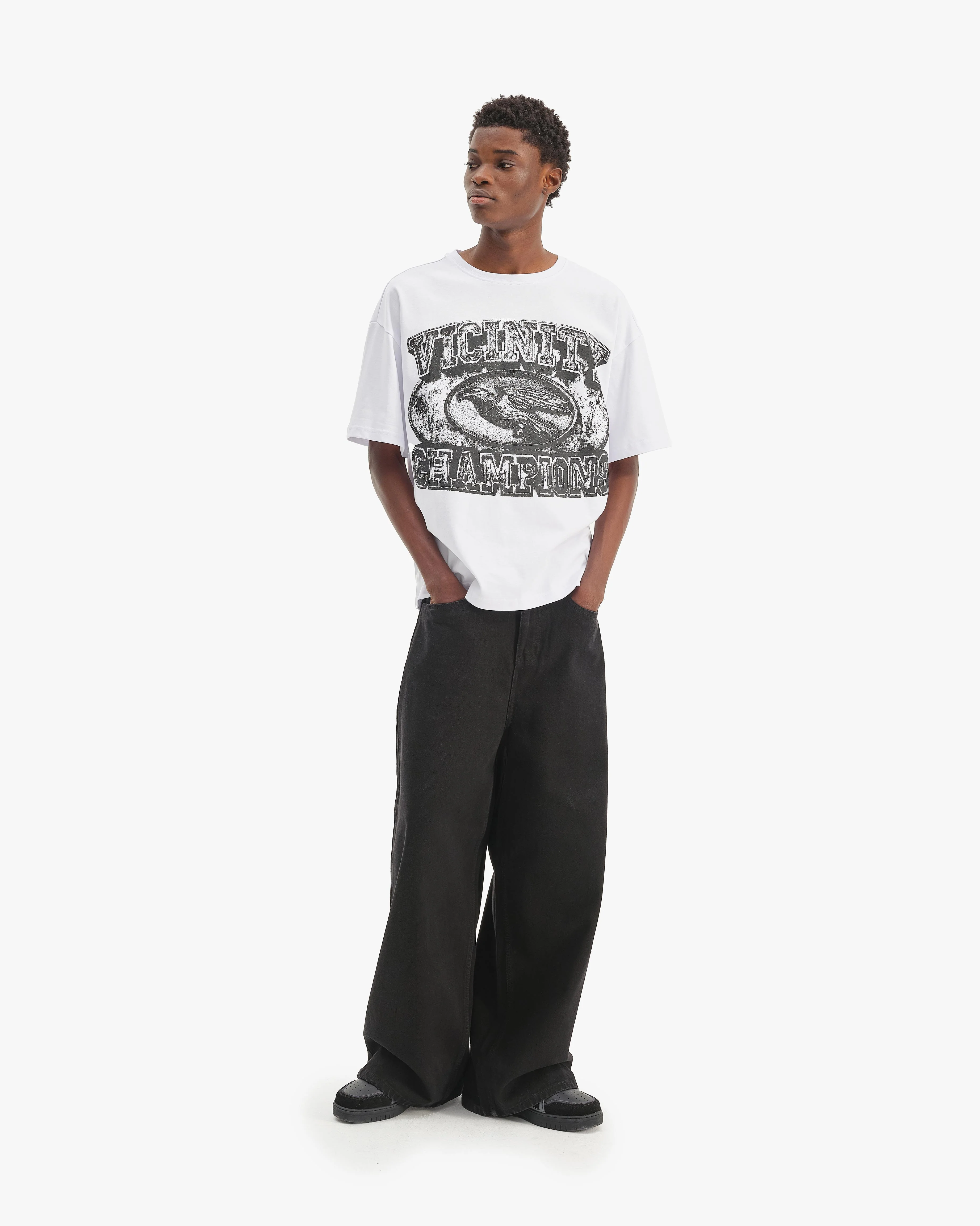 CHAMP EMBLEM TEE BLACK/WHITE - Image 8