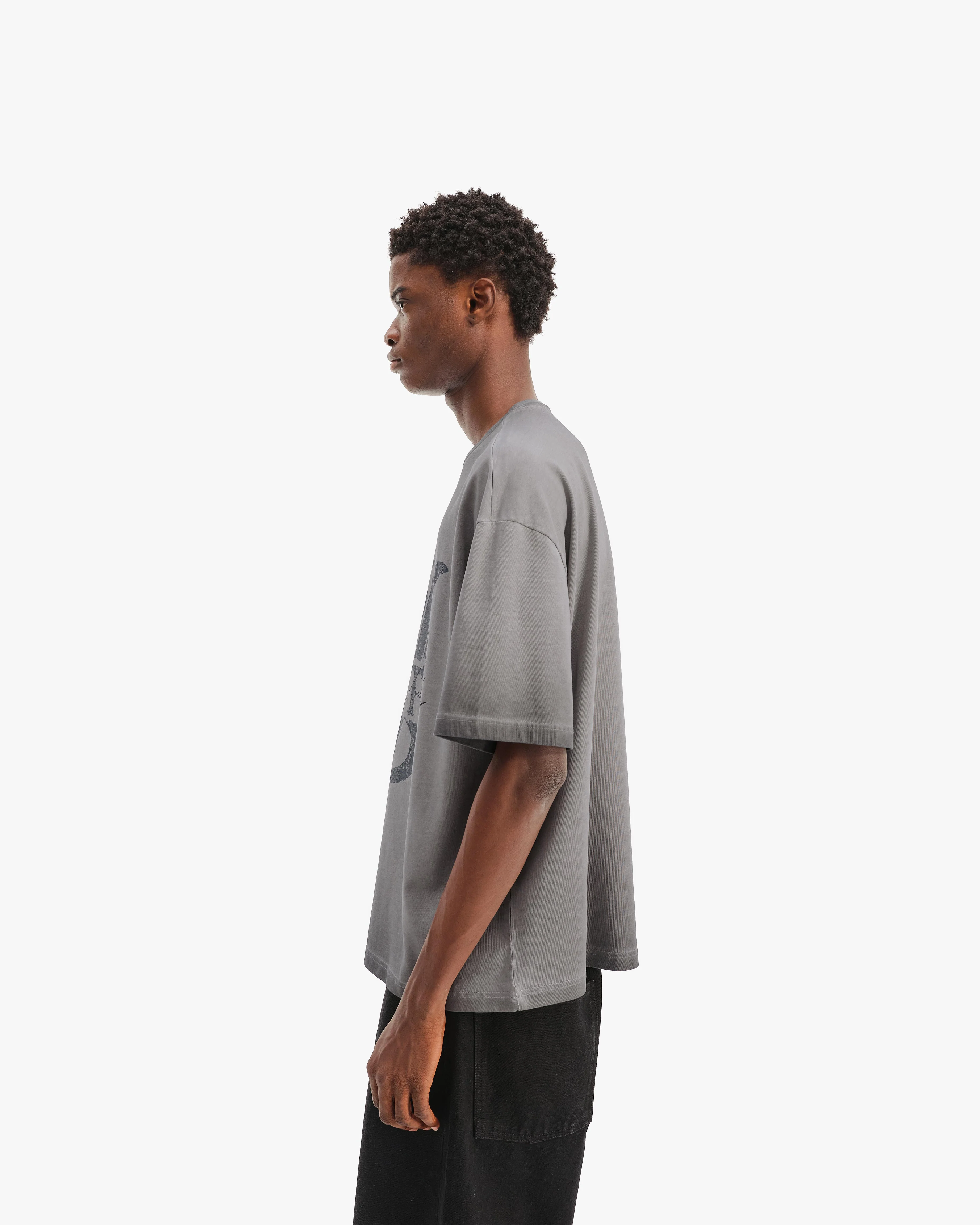INITIALS TEE DARK GREY - Image 5