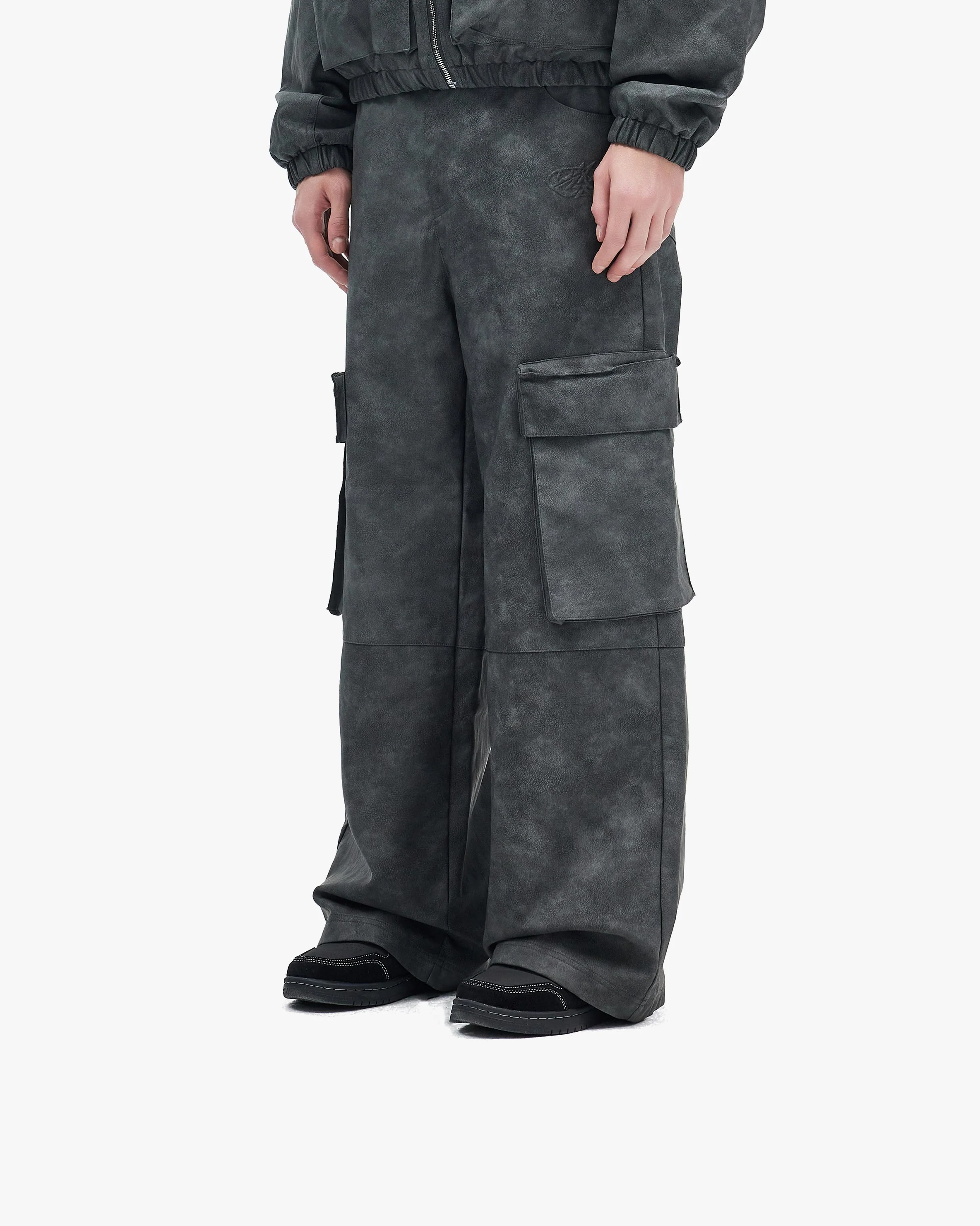SCRIPT LOGO LEATHER PANTS GREY - Image 4