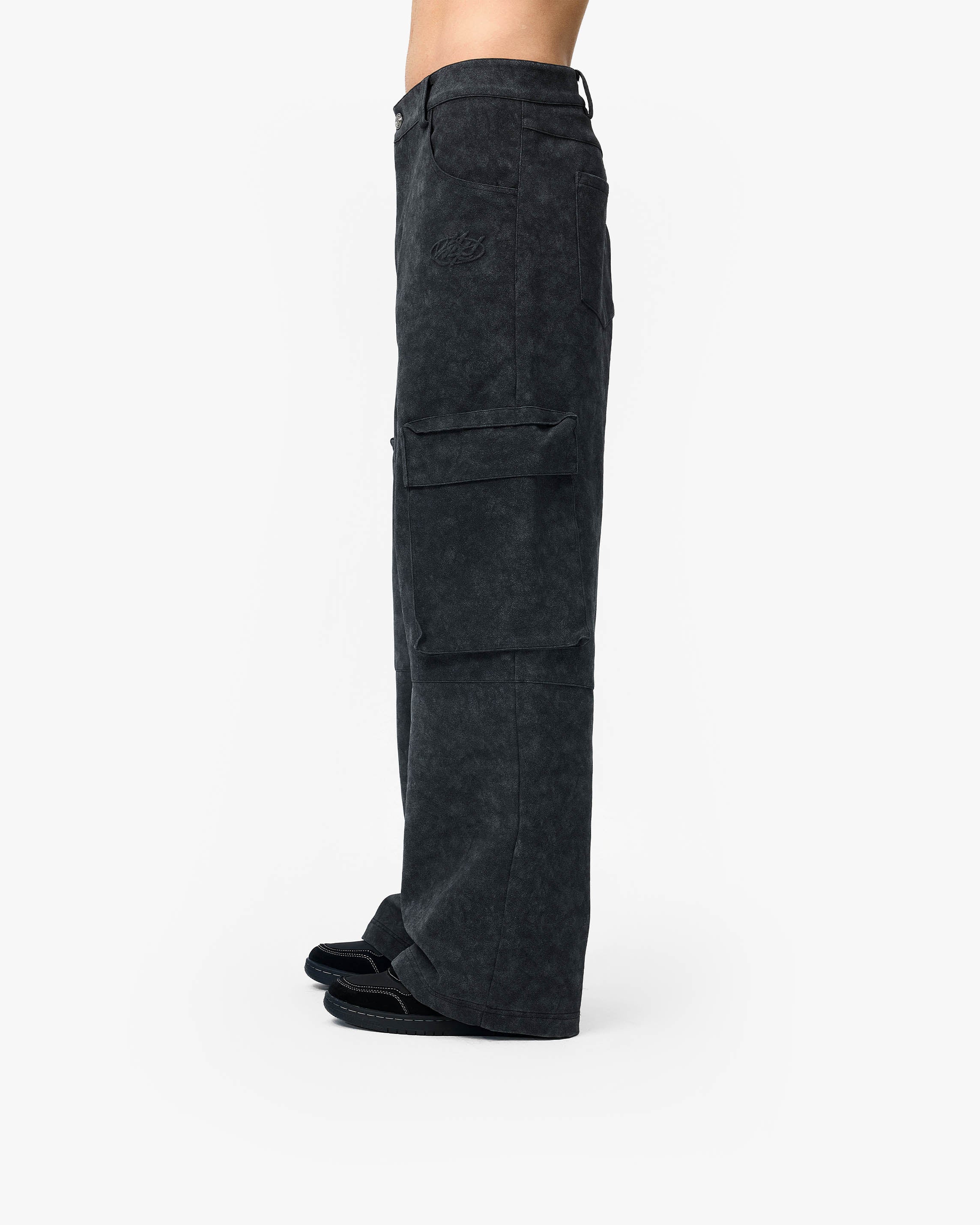 SCRIPT LOGO LEATHER PANTS TAR BLACK - Image 4