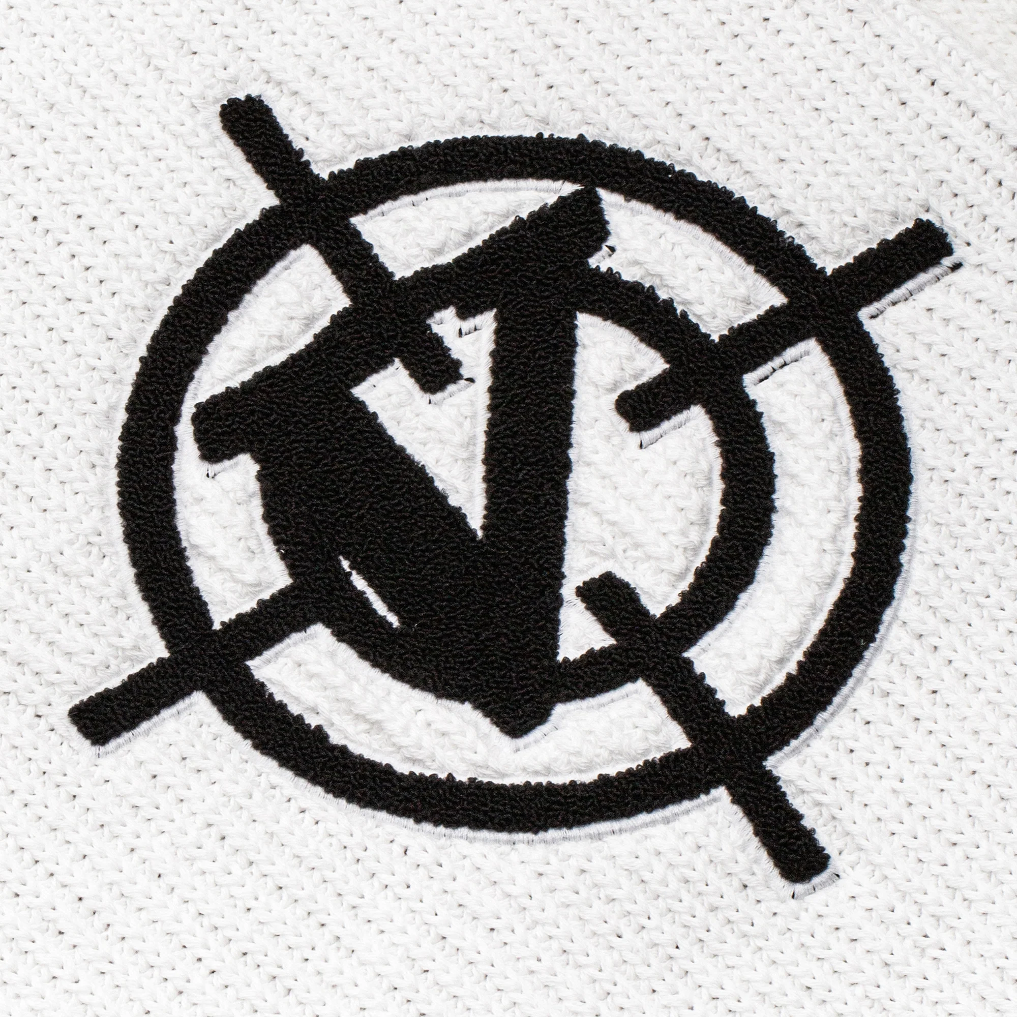 V-LOGO KNITWEAR WHITE - Image 8